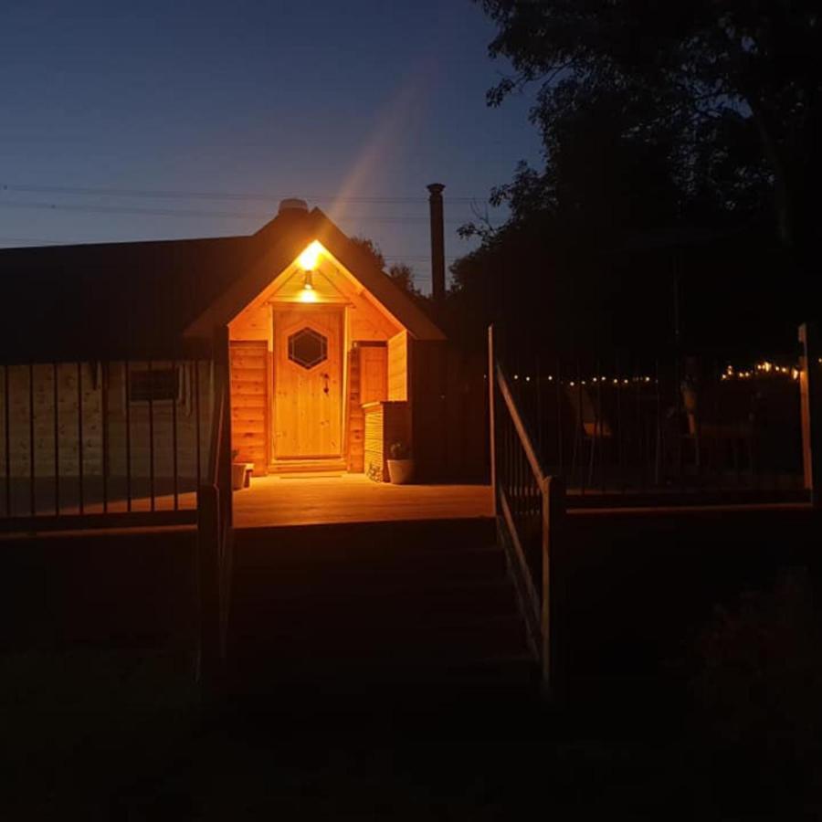 The Hive - Unique Log Cabin With Wood Burning Stove Ludchurch ภายนอก รูปภาพ