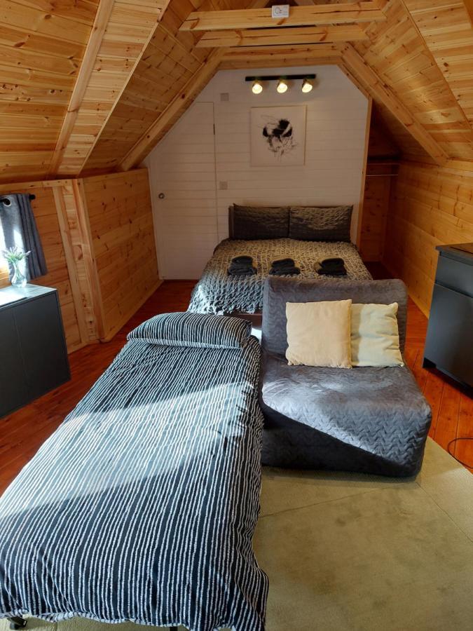 The Hive - Unique Log Cabin With Wood Burning Stove Ludchurch ภายนอก รูปภาพ