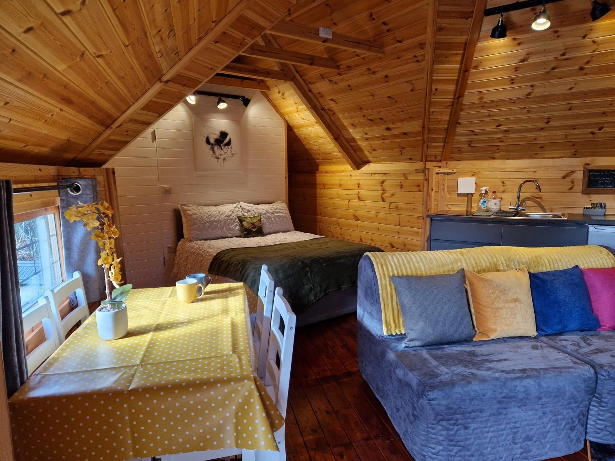 The Hive - Unique Log Cabin With Wood Burning Stove Ludchurch ภายนอก รูปภาพ