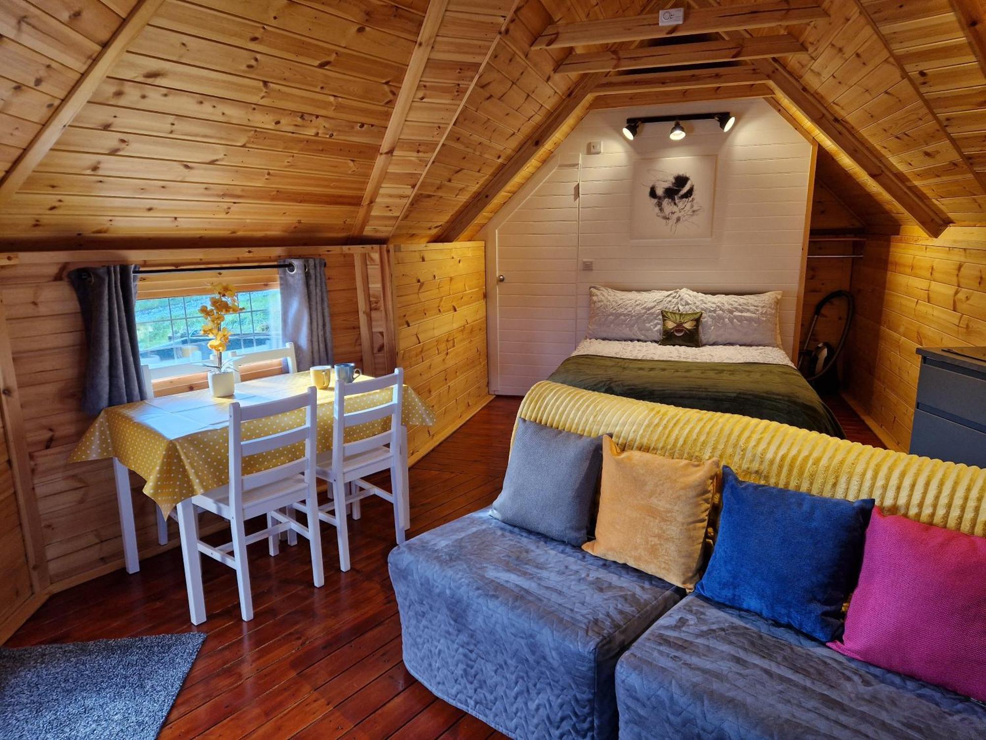The Hive - Unique Log Cabin With Wood Burning Stove Ludchurch ภายนอก รูปภาพ